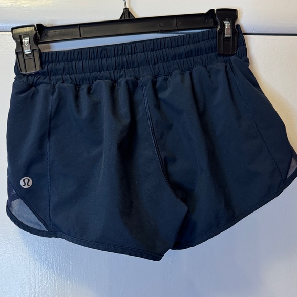 LULULEMON Hotty Hot Short II *2.5” Midnight Navy Women’s Size 2 - Picture 1 of 9